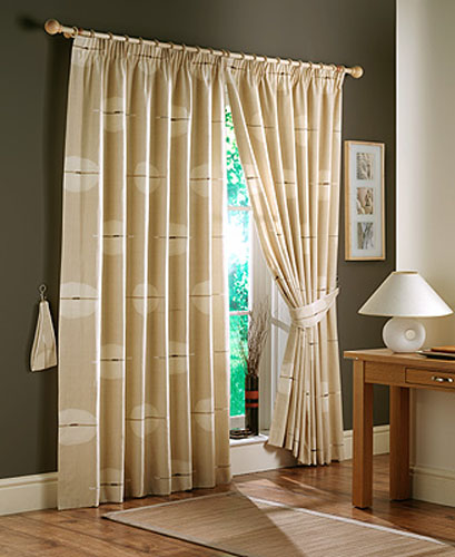 Αδιαφανής κουρτίνα στο χρώμα της άμμου με γεωμετρικά σχέδια