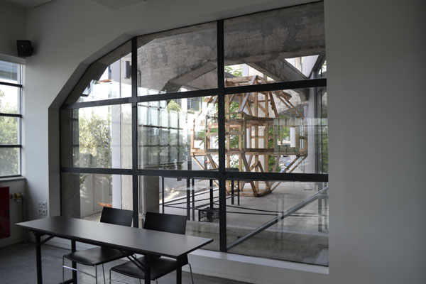 Hub interior02, θέα στο έργο τέχνης, φως από την υποχώρηση του κελύφους Hub interior02, θέα στο έργο τέχνης, φως από την υποχώρηση του κελύφους