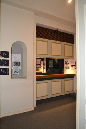 theatre exarcheia interior02, ταμείο του θεάτρου theatre exarcheia interior02, ταμείο του θεάτρου