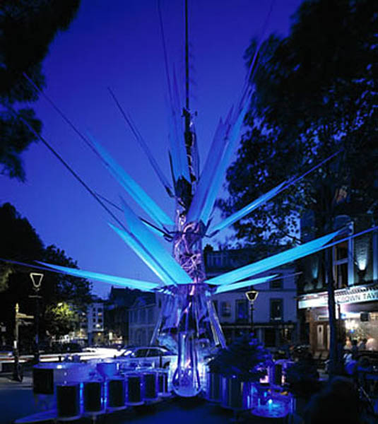 Το London Oasis στο Clerkenwell Green. Σχεδιασμένο από τον αρχιτέκτονα Laurie Chetwood, το Oasis είναι απόδειξη της βιωσιμότητας και των ανανεώσιμων πηγών ενέργειας σε συνεργασία με την αρχιτεκτονική για να προσφέρει μια γαλήνια όαση για το Λονδίνο. Το London Oasis στο Clerkenwell Green. Σχεδιασμένο από τον αρχιτέκτονα Laurie Chetwood, το Oasis είναι απόδειξη της βιωσιμότητας και των ανανεώσιμων πηγών ενέργειας σε συνεργασία με την αρχιτεκτονική για να προσφέρει μια γαλήνια όαση για το Λονδίνο.