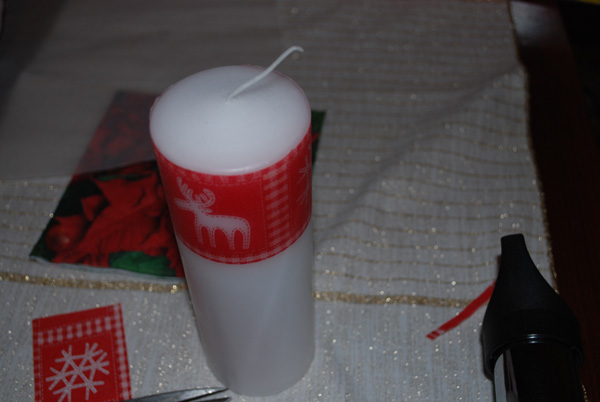 the napkin pattern intergrated in the candle