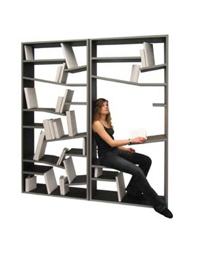 Γραφείο μέσα στο σχήμα της βιβλιοθήκης Γραφείο μέσα στο σχήμα της βιβλιοθήκης