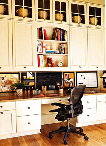 Εντοιχισμένο γραφείο σε υπνοδωμάτιο Εντοιχισμένο γραφείο σε υπνοδωμάτιο