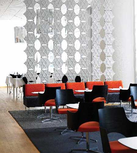 Airflake: ηχοαπορροφητικό διαχωριστικό χώρου από μορφοποιημένα στοιχεία πεπιεσμένου υφάσματος Airflake: ηχοαπορροφητικό διαχωριστικό χώρου από μορφοποιημένα στοιχεία πεπιεσμένου υφάσματος