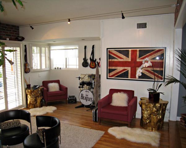 Η Αγγλική σημαία στον τοίχο του νεανικού αυτού δωματίου Η Αγγλική σημαία στον τοίχο του νεανικού αυτού δωματίου