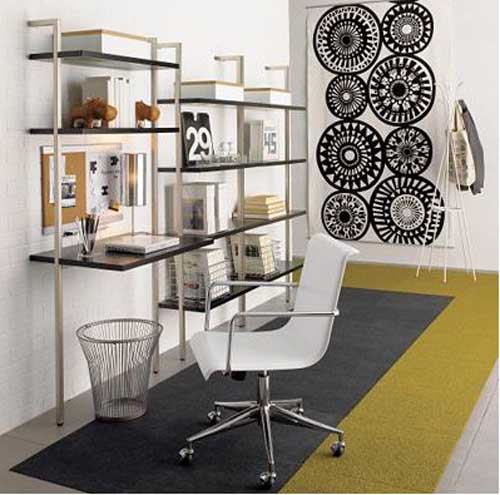 Μοντέρνο υφαντό τοίχου σε λευκό τοίχο Μοντέρνο υφαντό τοίχου σε λευκό τοίχο