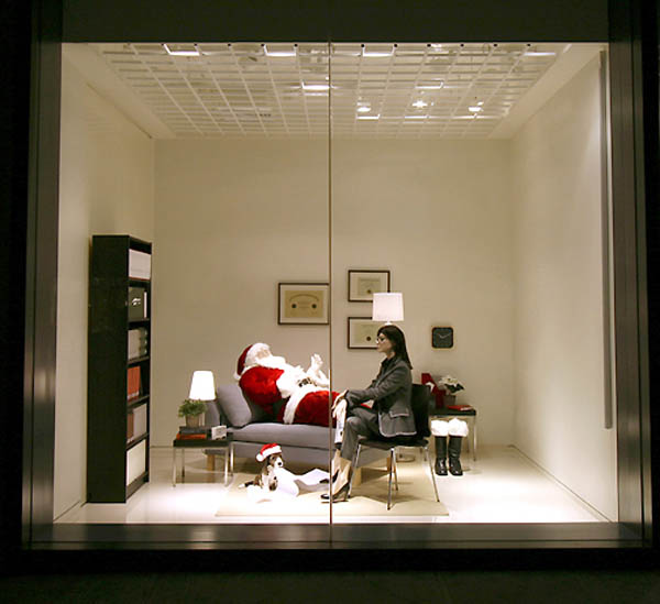 Άρωμα χριστουγέννων σε στυλ Moschino στη Ν. Υόρκη Άρωμα χριστουγέννων σε στυλ Moschino στη Ν. Υόρκη