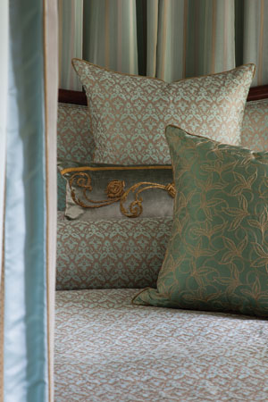 FORTUNY fabric for cushions Foto  Erik Kvalsvik 6