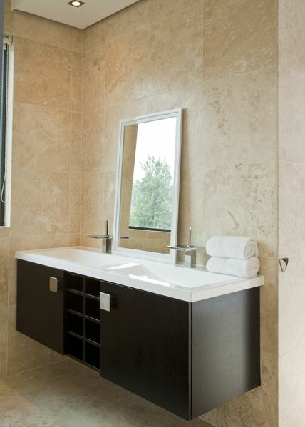 νιπτήρας και καθρέπτης 