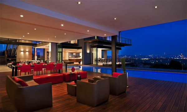 σαλόνι με πισίνα 