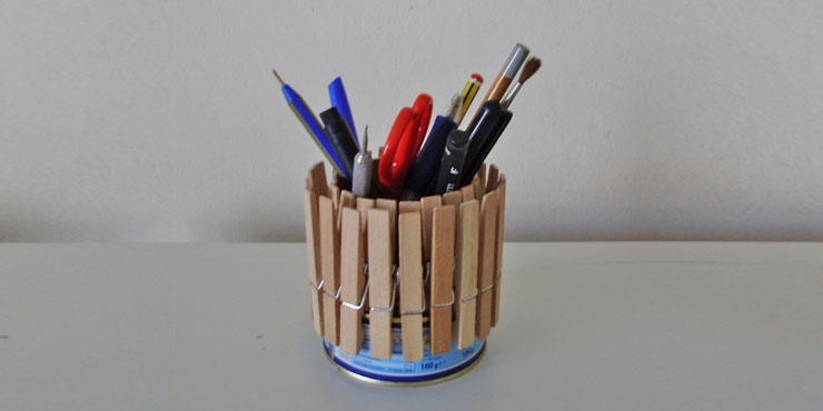 Δοχείο από κονσερβοκούτι και μανταλάκια